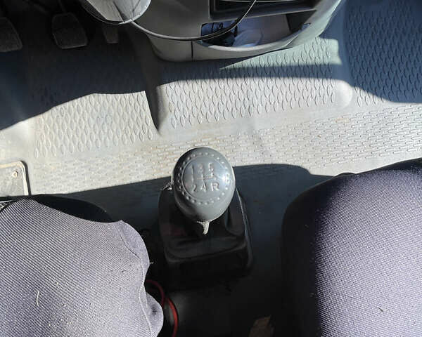 Белый Ивеко Дейли, объемом двигателя 2.29 л и пробегом 400 тыс. км за 6000 $, фото 13 на Automoto.ua