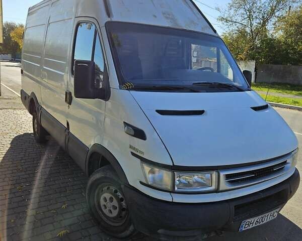 Белый Ивеко Дейли, объемом двигателя 2.3 л и пробегом 346 тыс. км за 4300 $, фото 1 на Automoto.ua