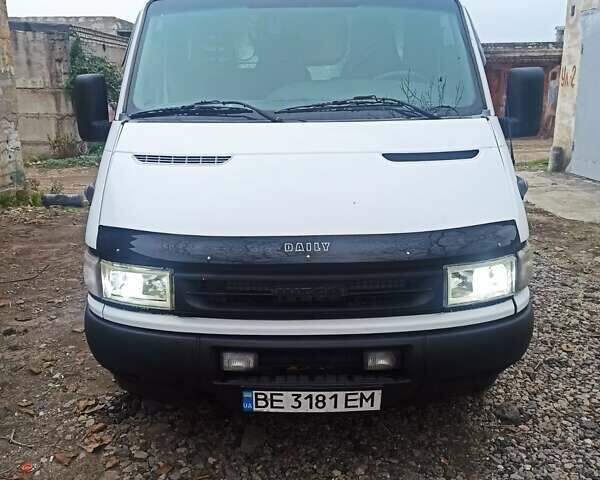 Белый Ивеко Дейли, объемом двигателя 3 л и пробегом 652 тыс. км за 10200 $, фото 12 на Automoto.ua