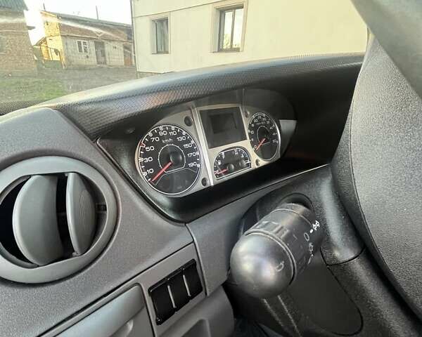 Белый Ивеко Дейли, объемом двигателя 3 л и пробегом 580 тыс. км за 8500 $, фото 7 на Automoto.ua