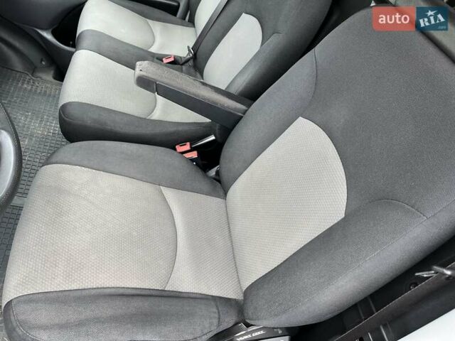 Белый Ивеко Дейли, объемом двигателя 3 л и пробегом 123 тыс. км за 23500 $, фото 28 на Automoto.ua