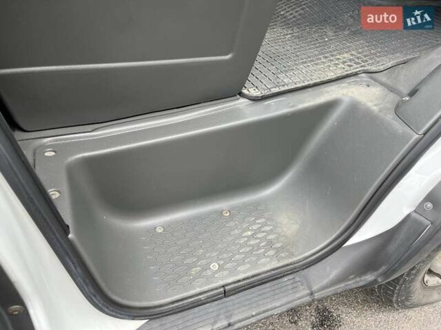 Белый Ивеко Дейли, объемом двигателя 3 л и пробегом 123 тыс. км за 23500 $, фото 46 на Automoto.ua