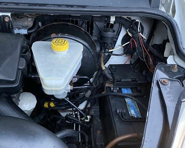 Білий Івеко Дейлі, об'ємом двигуна 3 л та пробігом 808 тис. км за 21000 $, фото 24 на Automoto.ua