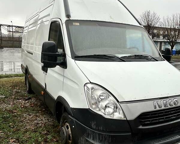 Белый Ивеко Дейли, объемом двигателя 3 л и пробегом 322 тыс. км за 8800 $, фото 1 на Automoto.ua