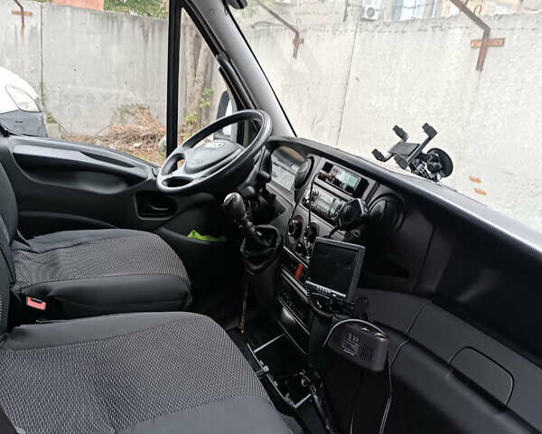 Белый Ивеко Дейли, объемом двигателя 3 л и пробегом 608 тыс. км за 18500 $, фото 5 на Automoto.ua