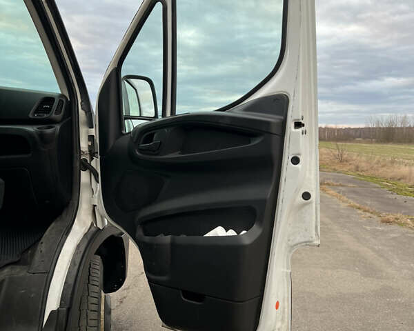 Белый Ивеко Дейли, объемом двигателя 3 л и пробегом 512 тыс. км за 16000 $, фото 17 на Automoto.ua