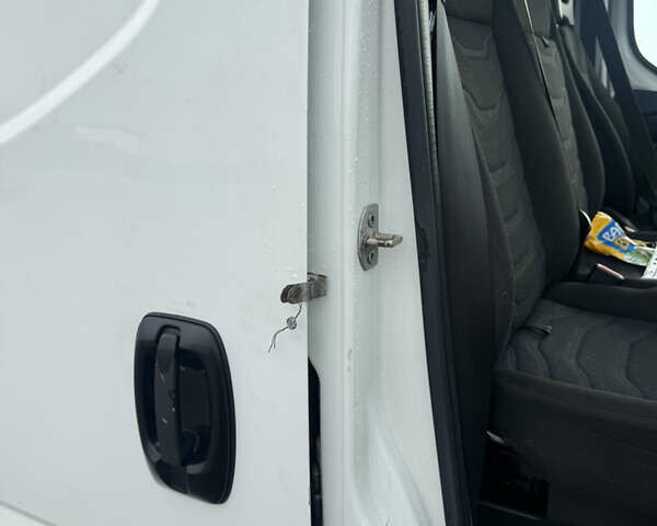 Білий Івеко Дейлі, об'ємом двигуна 2.3 л та пробігом 300 тис. км за 18999 $, фото 7 на Automoto.ua