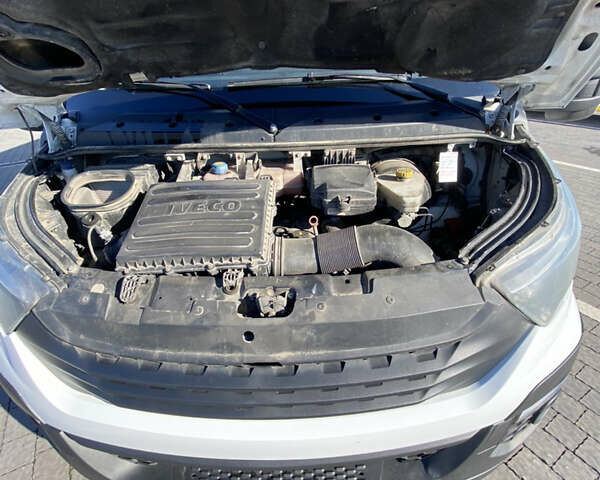 Белый Ивеко Дейли, объемом двигателя 3 л и пробегом 730 тыс. км за 28300 $, фото 5 на Automoto.ua