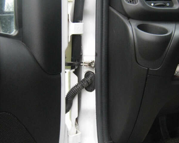 Білий Івеко Дейлі, об'ємом двигуна 2.29 л та пробігом 380 тис. км за 18900 $, фото 28 на Automoto.ua