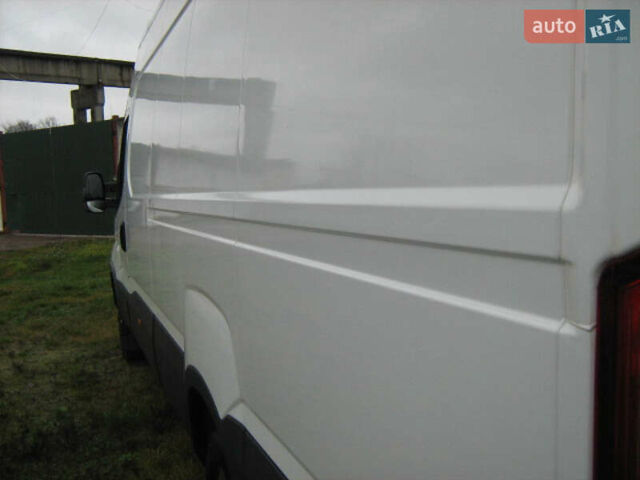 Білий Івеко Дейлі, об'ємом двигуна 2.29 л та пробігом 380 тис. км за 18900 $, фото 5 на Automoto.ua