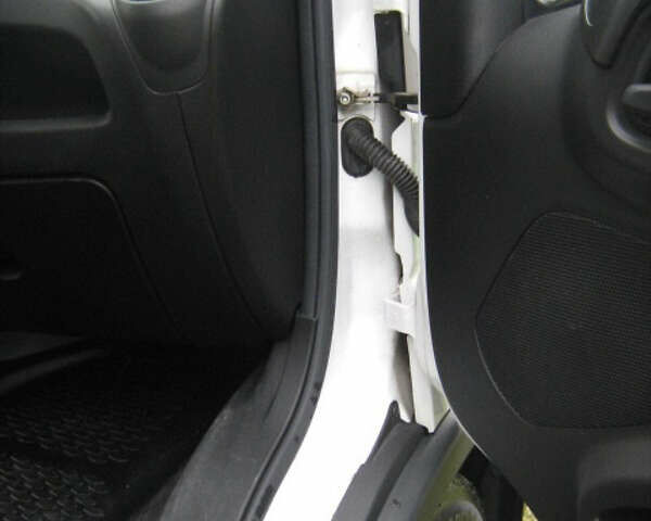 Білий Івеко Дейлі, об'ємом двигуна 2.29 л та пробігом 380 тис. км за 18900 $, фото 29 на Automoto.ua