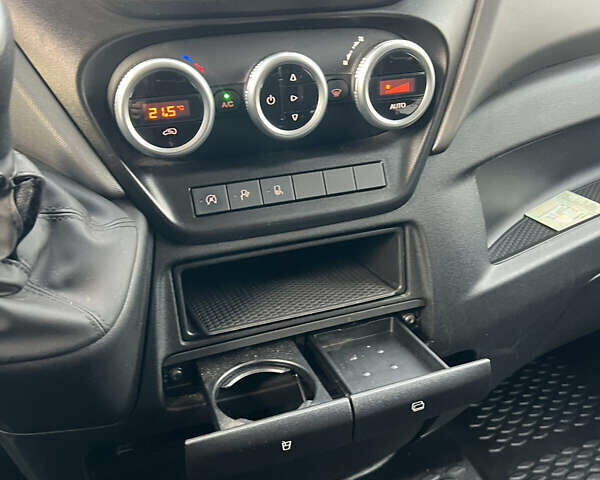 Білий Івеко Дейлі, об'ємом двигуна 0 л та пробігом 130 тис. км за 32653 $, фото 15 на Automoto.ua