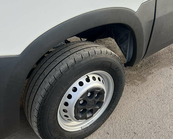 Білий Івеко Дейлі, об'ємом двигуна 0 л та пробігом 130 тис. км за 32653 $, фото 11 на Automoto.ua