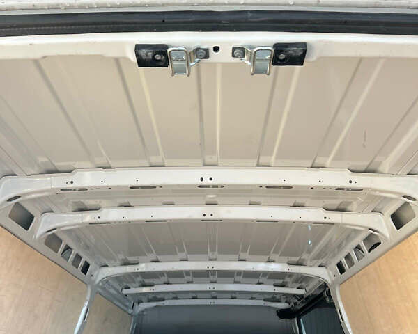 Білий Івеко Дейлі, об'ємом двигуна 0 л та пробігом 130 тис. км за 32653 $, фото 8 на Automoto.ua