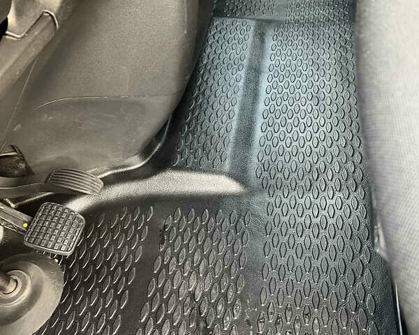 Білий Івеко Дейлі, об'ємом двигуна 0 л та пробігом 130 тис. км за 32653 $, фото 23 на Automoto.ua