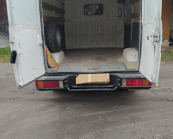 Білий Івеко Дейлі, об'ємом двигуна 2.5 л та пробігом 320 тис. км за 3500 $, фото 1 на Automoto.ua