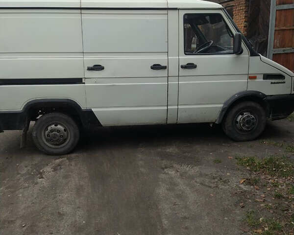 Білий Івеко Дейлі, об'ємом двигуна 2.5 л та пробігом 320 тис. км за 3500 $, фото 4 на Automoto.ua