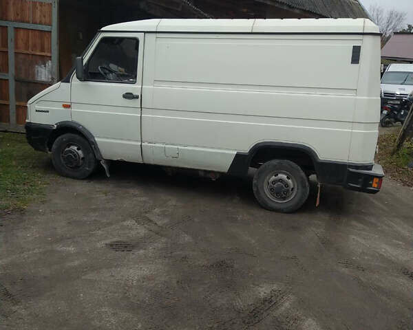 Білий Івеко Дейлі, об'ємом двигуна 2.5 л та пробігом 320 тис. км за 3500 $, фото 3 на Automoto.ua