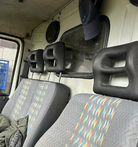 Білий Івеко Дейлі, об'ємом двигуна 2.8 л та пробігом 450 тис. км за 3800 $, фото 3 на Automoto.ua