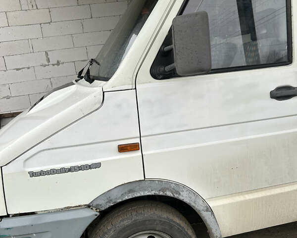 Білий Івеко Дейлі, об'ємом двигуна 2.8 л та пробігом 450 тис. км за 3800 $, фото 2 на Automoto.ua