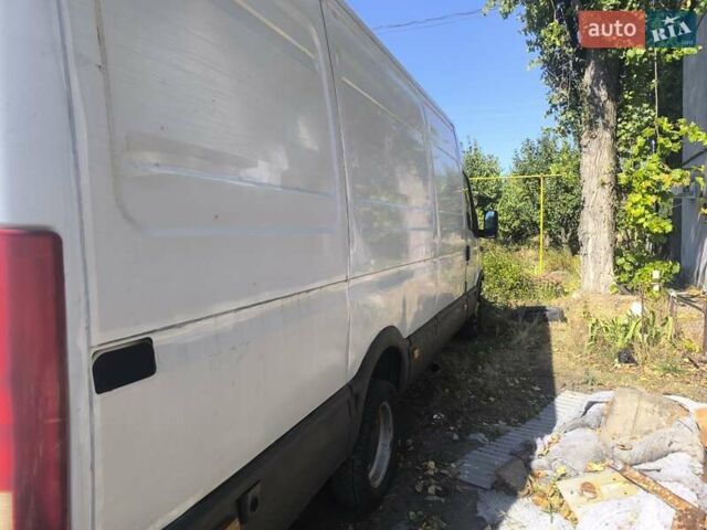 Белый Ивеко Дейли, объемом двигателя 2.8 л и пробегом 350 тыс. км за 7200 $, фото 6 на Automoto.ua