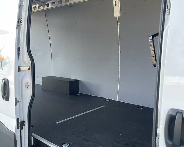 Белый Ивеко Дейли, объемом двигателя 3 л и пробегом 234 тыс. км за 25999 $, фото 19 на Automoto.ua