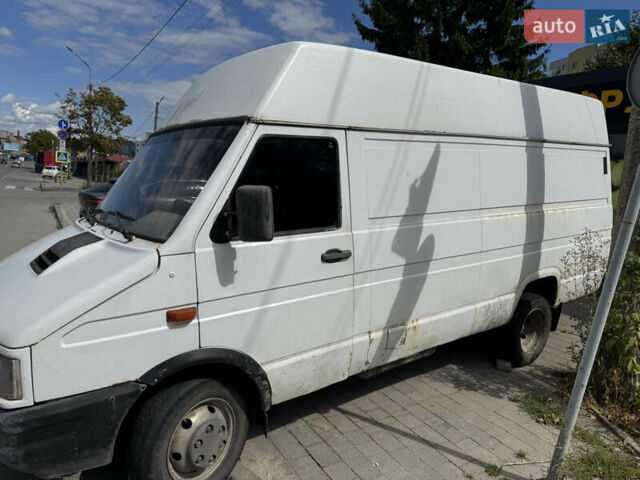 Белый Ивеко Дейли, объемом двигателя 2.5 л и пробегом 98 тыс. км за 3500 $, фото 1 на Automoto.ua