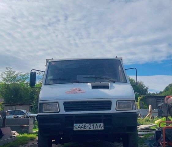 Белый Ивеко Дейли, объемом двигателя 2.5 л и пробегом 0 тыс. км за 2700 $, фото 1 на Automoto.ua
