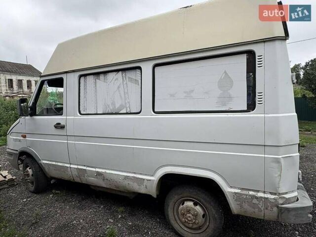 Белый Ивеко Дейли, объемом двигателя 2.5 л и пробегом 500 тыс. км за 700 $, фото 4 на Automoto.ua