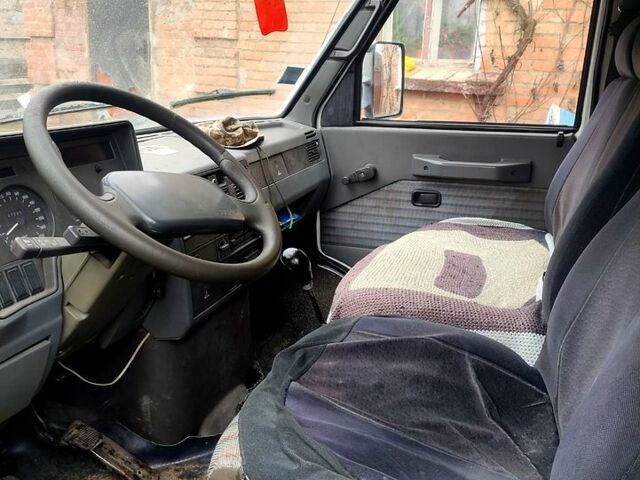 Белый Ивеко Дейли, объемом двигателя 2.4 л и пробегом 250 тыс. км за 1400 $, фото 1 на Automoto.ua