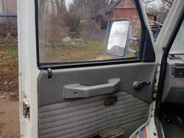 Белый Ивеко Дейли, объемом двигателя 2.4 л и пробегом 250 тыс. км за 1400 $, фото 2 на Automoto.ua