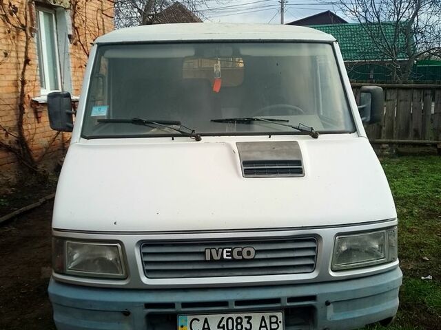 Белый Ивеко Дейли, объемом двигателя 2.4 л и пробегом 250 тыс. км за 1400 $, фото 7 на Automoto.ua