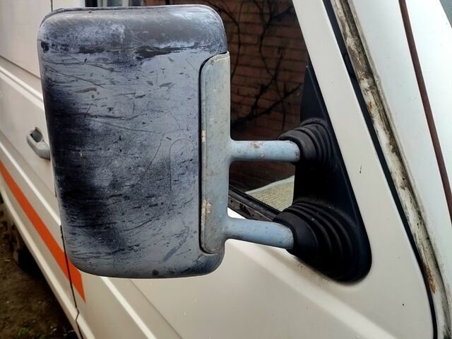 Белый Ивеко Дейли, объемом двигателя 2.4 л и пробегом 250 тыс. км за 1400 $, фото 6 на Automoto.ua