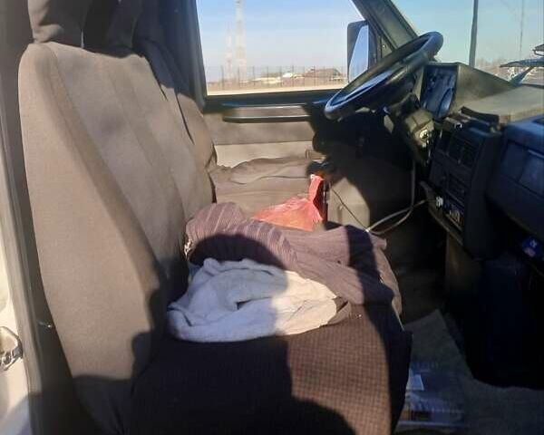Белый Ивеко Дейли, объемом двигателя 2.8 л и пробегом 300 тыс. км за 4000 $, фото 5 на Automoto.ua