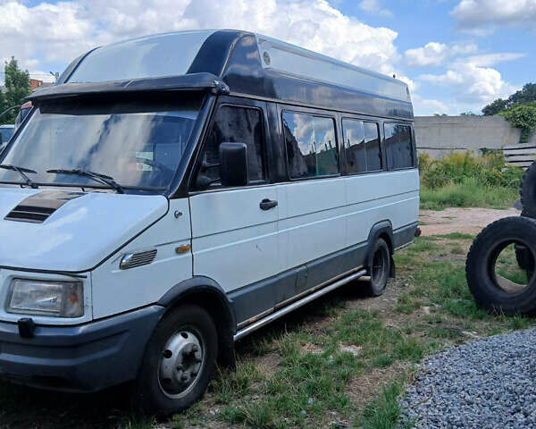 Белый Ивеко Дейли, объемом двигателя 2.8 л и пробегом 1000 тыс. км за 4000 $, фото 3 на Automoto.ua