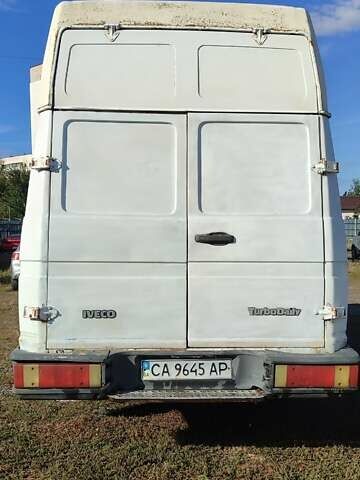 Белый Ивеко Дейли, объемом двигателя 2.8 л и пробегом 678 тыс. км за 3200 $, фото 4 на Automoto.ua