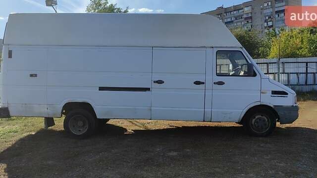 Белый Ивеко Дейли, объемом двигателя 2.8 л и пробегом 678 тыс. км за 3200 $, фото 3 на Automoto.ua