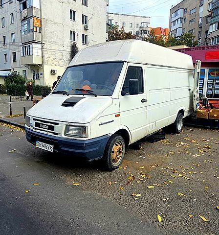 Білий Івеко Дейлі, об'ємом двигуна 28 л та пробігом 300 тис. км за 1800 $, фото 1 на Automoto.ua