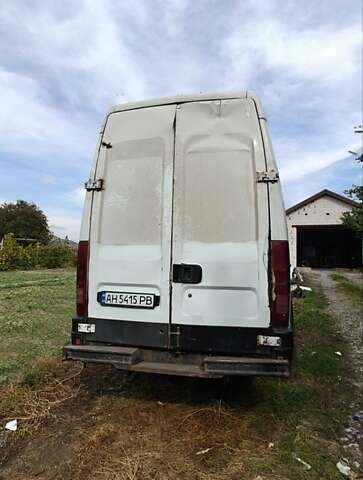 Белый Ивеко Дейли, объемом двигателя 3 л и пробегом 300 тыс. км за 6500 $, фото 4 на Automoto.ua