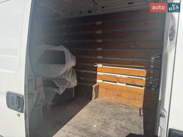 Белый Ивеко Дейли, объемом двигателя 2.8 л и пробегом 540 тыс. км за 6300 $, фото 5 на Automoto.ua