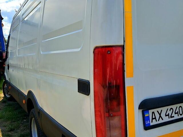 Белый Ивеко Дейли, объемом двигателя 2.8 л и пробегом 432 тыс. км за 8000 $, фото 6 на Automoto.ua