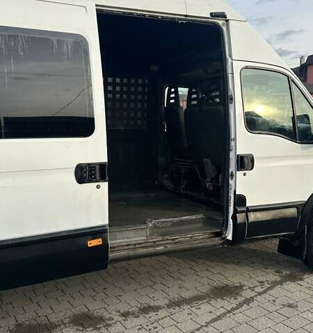 Белый Ивеко Дейли, объемом двигателя 2.8 л и пробегом 670 тыс. км за 7300 $, фото 11 на Automoto.ua