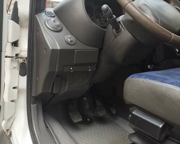 Белый Ивеко Дейли, объемом двигателя 3.2 л и пробегом 322 тыс. км за 12500 $, фото 1 на Automoto.ua