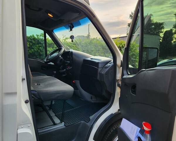 Белый Ивеко Дейли, объемом двигателя 2.8 л и пробегом 295 тыс. км за 7800 $, фото 1 на Automoto.ua