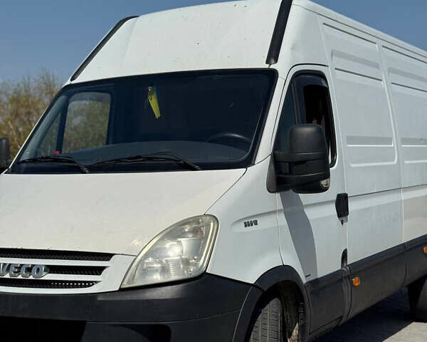 Белый Ивеко Дейли, объемом двигателя 2.29 л и пробегом 450 тыс. км за 8300 $, фото 2 на Automoto.ua