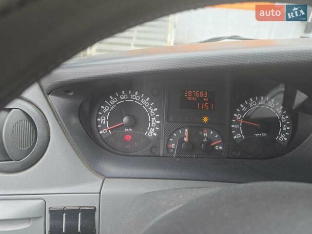 Івеко Дейлі 2007 у Києві на Automoto.ua Білий Івеко Дейлі, об'ємом двигуна 3 л та пробігом 587 тис. км за 10727 $, фото 7 на Automoto.ua