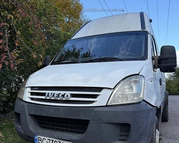 Белый Ивеко Дейли, объемом двигателя 30 л и пробегом 300 тыс. км за 7500 $, фото 22 на Automoto.ua