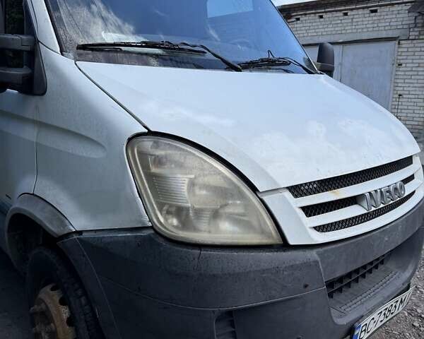 Белый Ивеко Дейли, объемом двигателя 30 л и пробегом 300 тыс. км за 7500 $, фото 9 на Automoto.ua