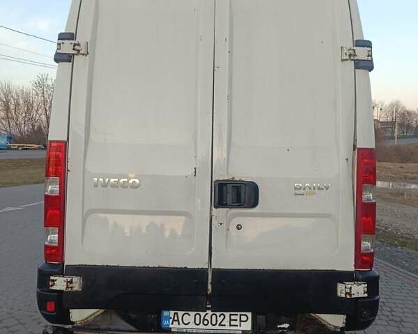 Белый Ивеко Дейли, объемом двигателя 3.2 л и пробегом 290 тыс. км за 10900 $, фото 9 на Automoto.ua