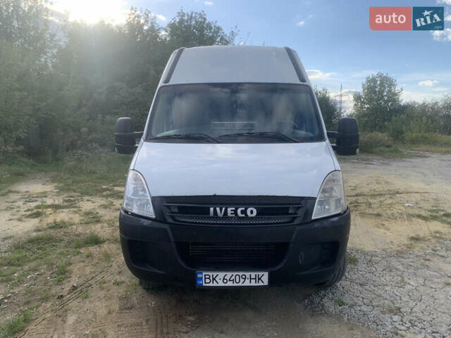 Белый Ивеко Дейли, объемом двигателя 3 л и пробегом 550 тыс. км за 9000 $, фото 2 на Automoto.ua